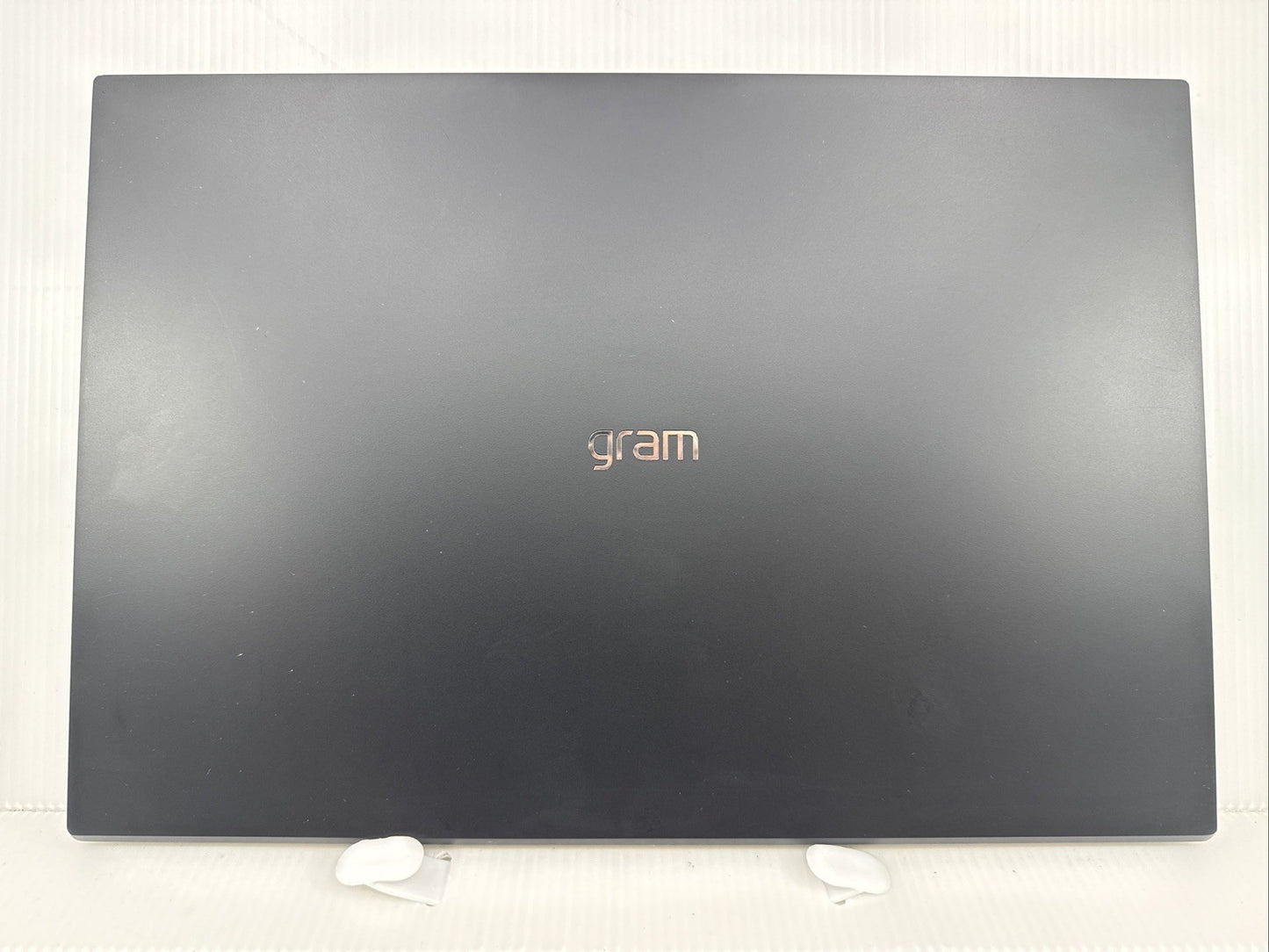 LG gram 17" Copilot+ PC WQXGA Laptop Intel Core Ultra 7 32GB RAM 2TB SSD Refurbished