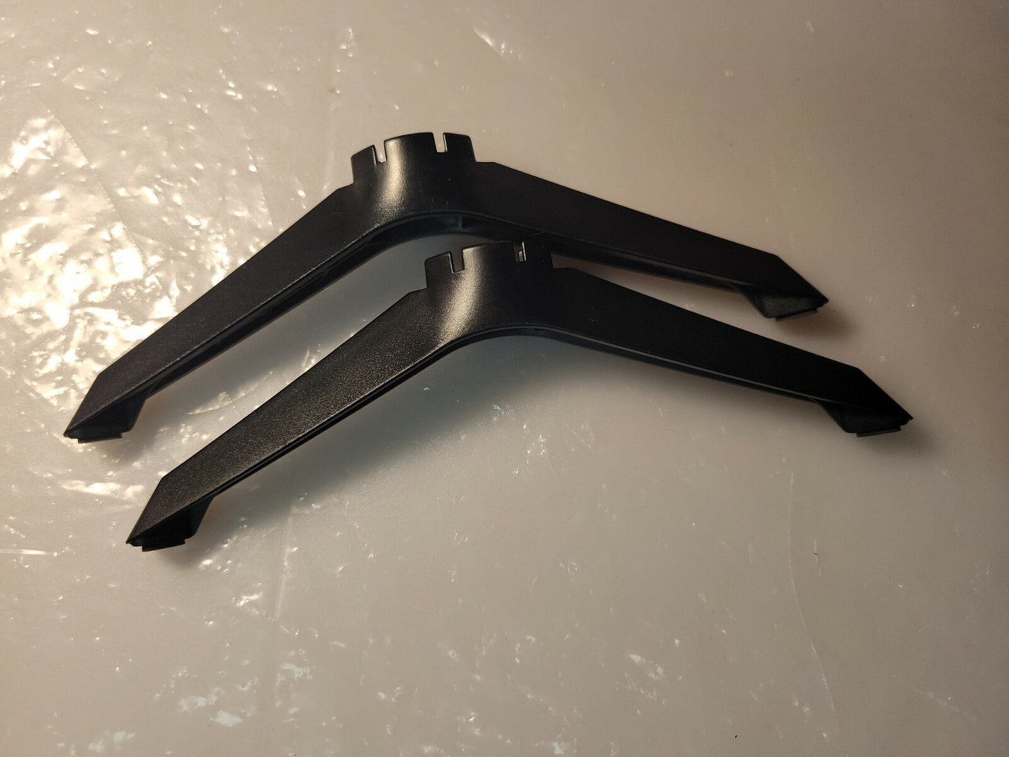 VIZIO D24F-J09 TV STAND LEGS WITH SCREWS USED